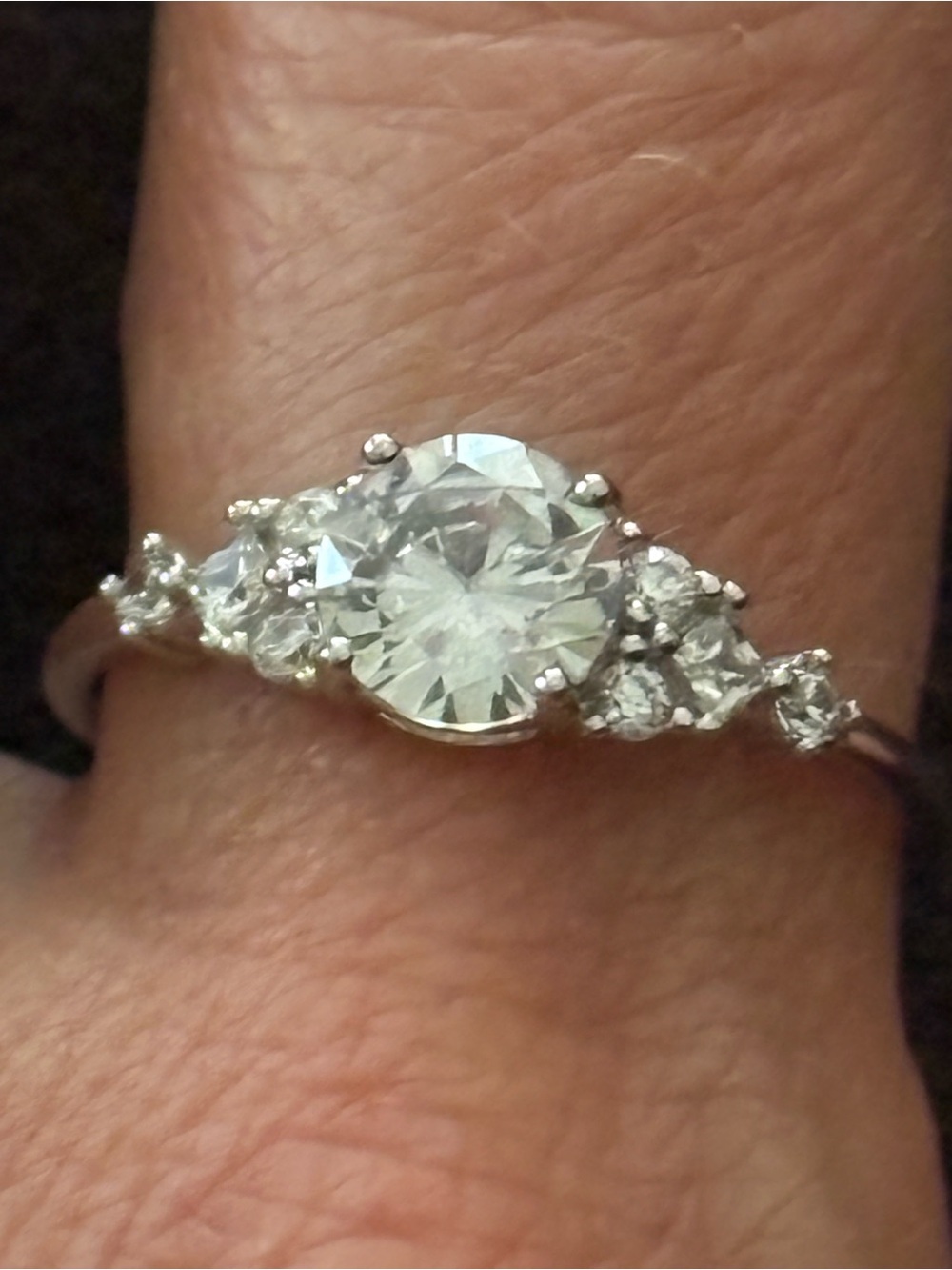 925 Sterling Classic 1 1/2ct White Stone Solitaire Engagement Ring Side Accents